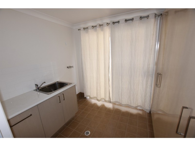 8 Grove Street, Spring Hill NSW 2800