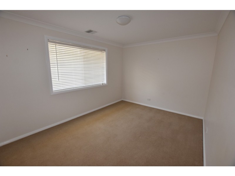 8 Grove Street, Spring Hill NSW 2800