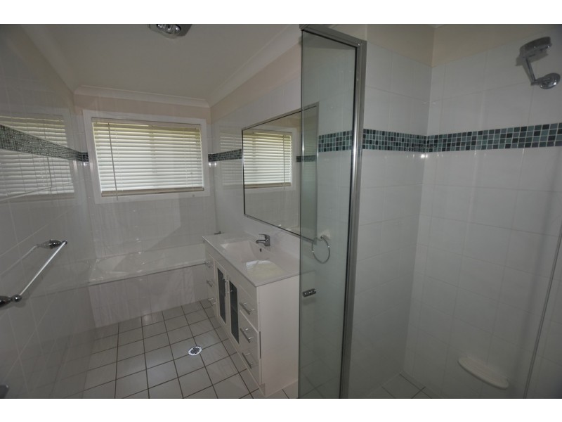8 Grove Street, Spring Hill NSW 2800