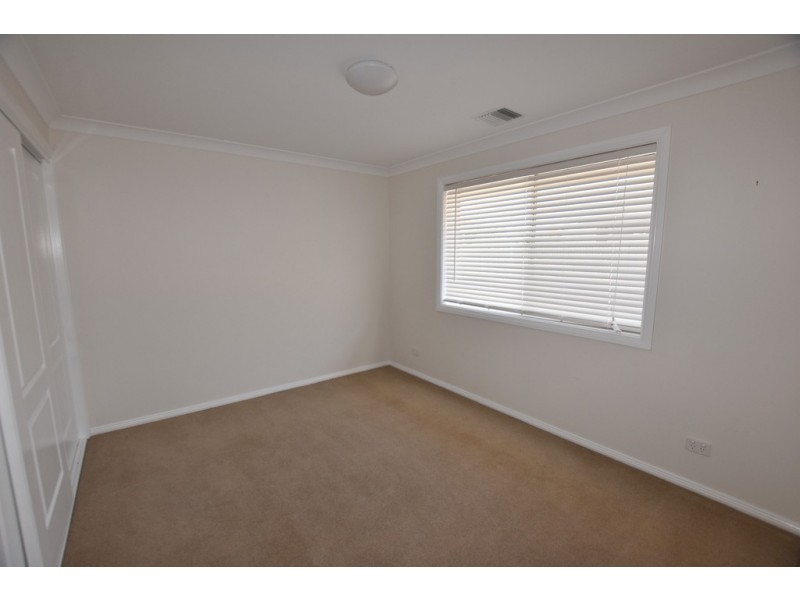 8 Grove Street, Spring Hill NSW 2800