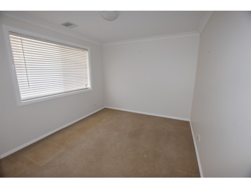 8 Grove Street, Spring Hill NSW 2800