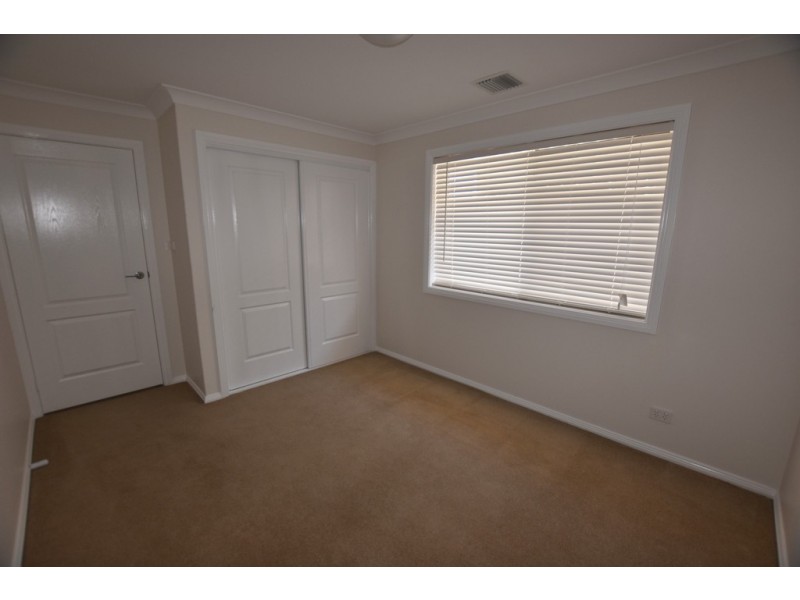 8 Grove Street, Spring Hill NSW 2800