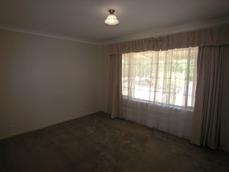 2 Parnoo Place, Orange NSW 2800