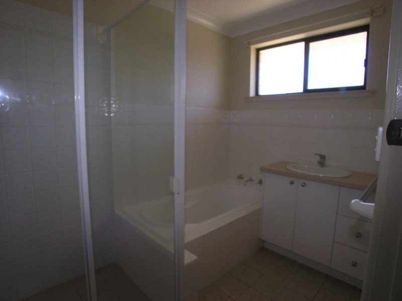 2 Parnoo Place, Orange NSW 2800