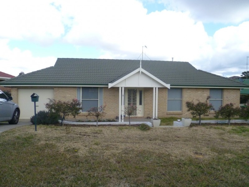 5 Coombes Place, Orange NSW 2800