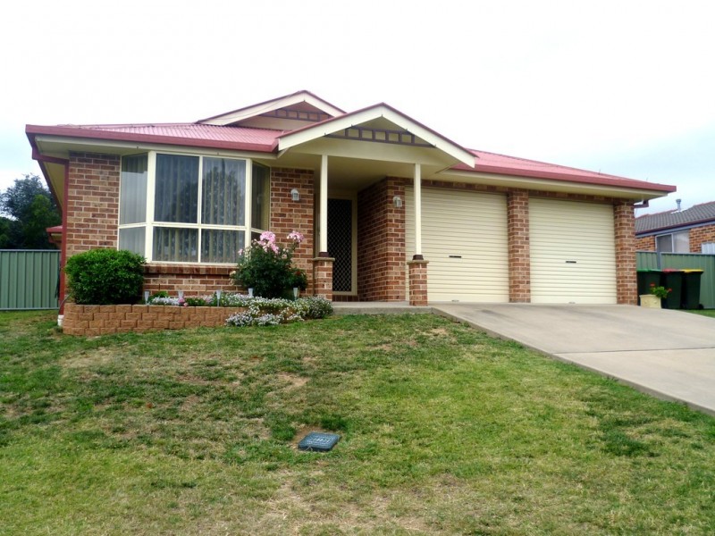 12 Coombes Place, Orange NSW 2800