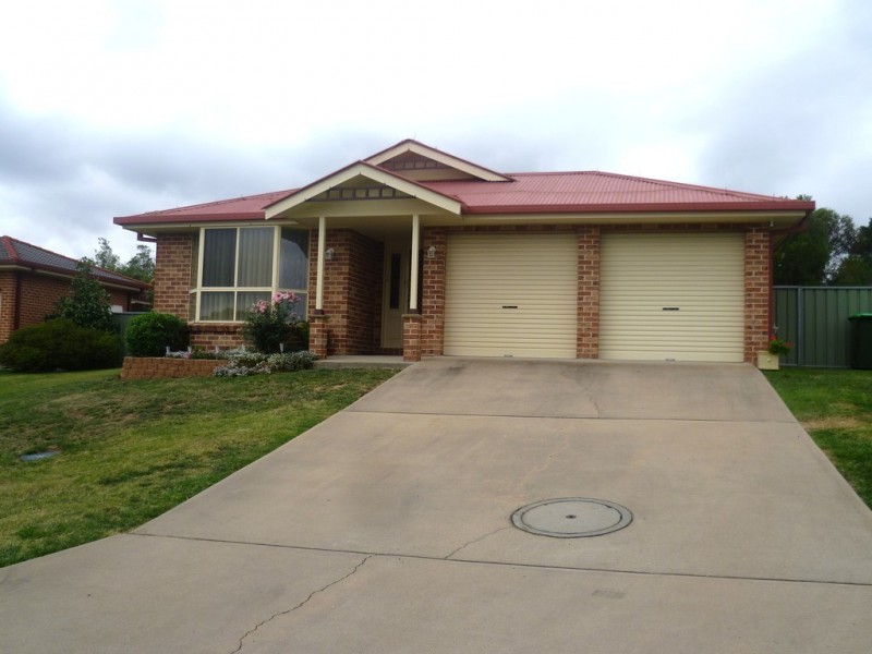12 Coombes Place, Orange NSW 2800