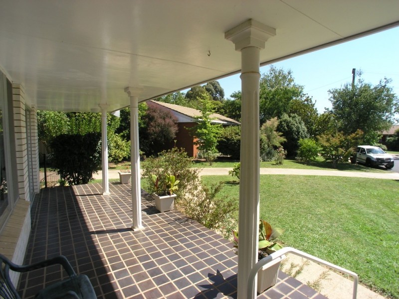 11 Benelong Place, Orange NSW 2800