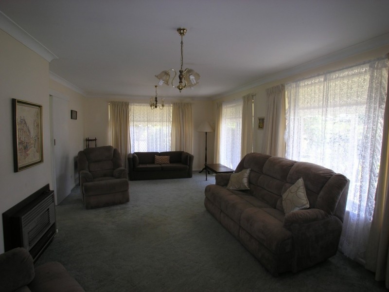 11 Benelong Place, Orange NSW 2800