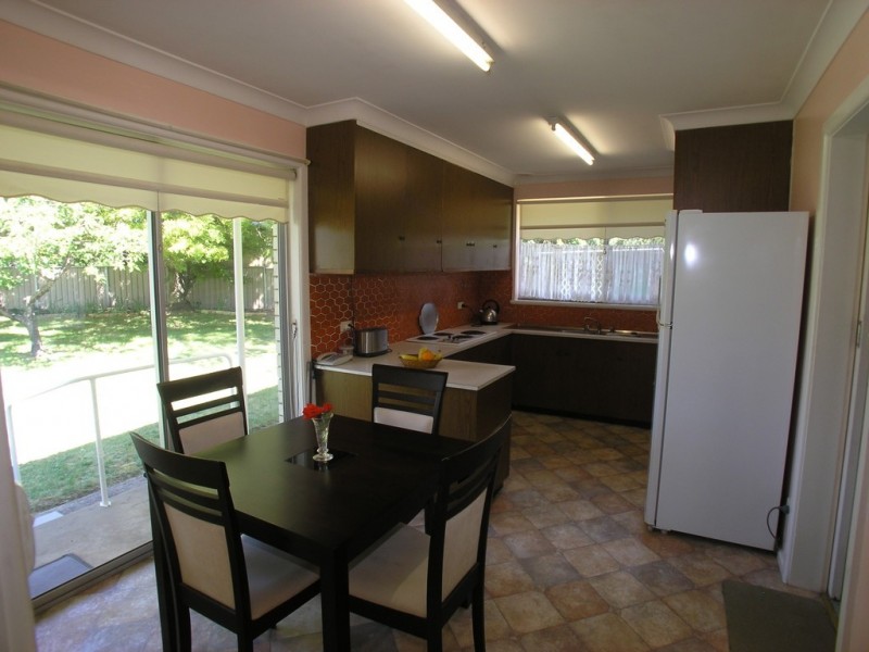 11 Benelong Place, Orange NSW 2800