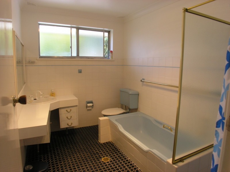 11 Benelong Place, Orange NSW 2800