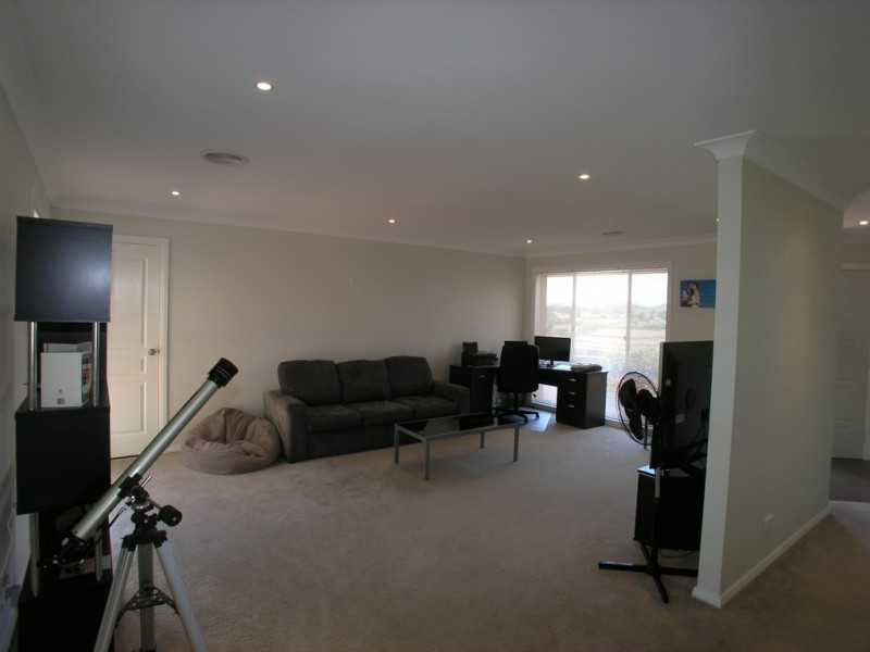 16 Quinlan Run, Orange NSW 2800