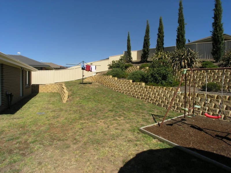16 Quinlan Run, Orange NSW 2800
