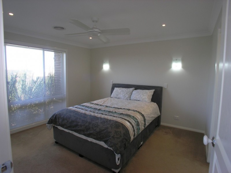 16 Quinlan Run, Orange NSW 2800