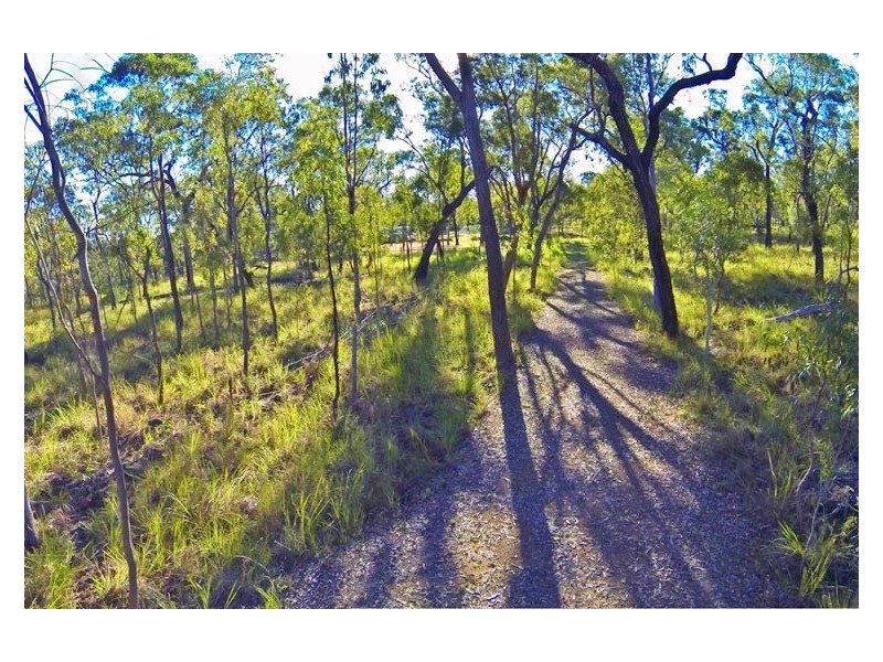 902 Park Lane, Millstream QLD 4888