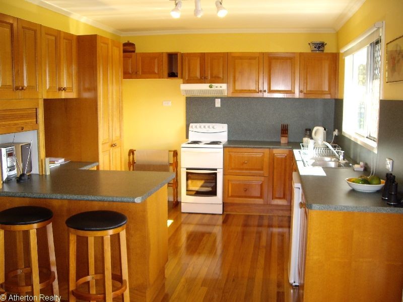 31-33 Phillips Ave, Atherton QLD 4883