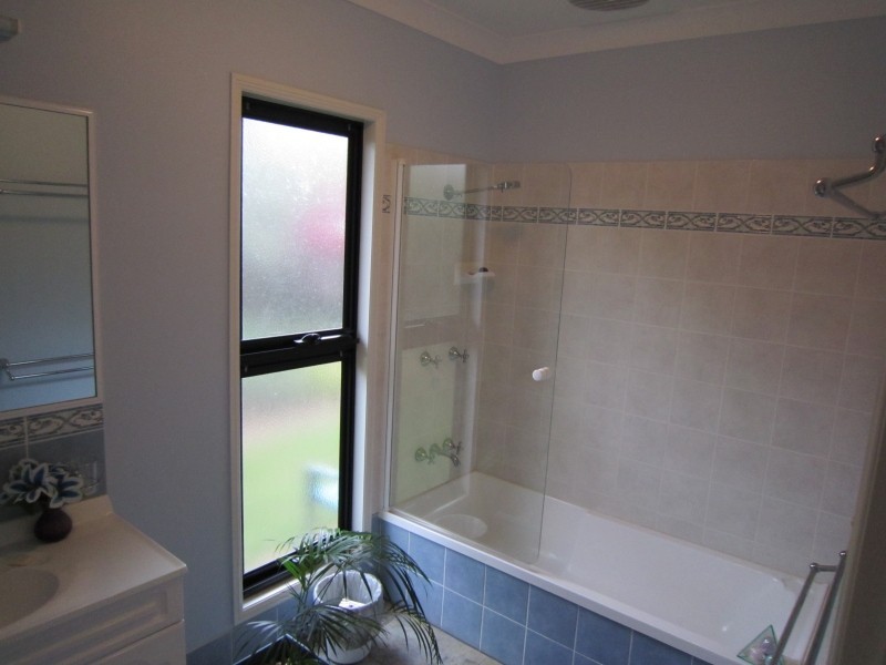 76 Rankine Dr, Tolga QLD 4882