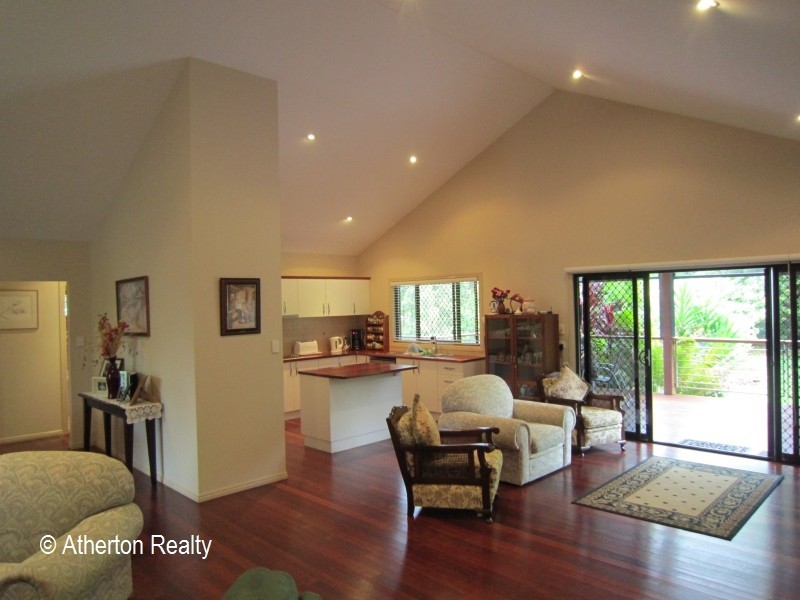 6 Centenary Drive, Atherton QLD 4883