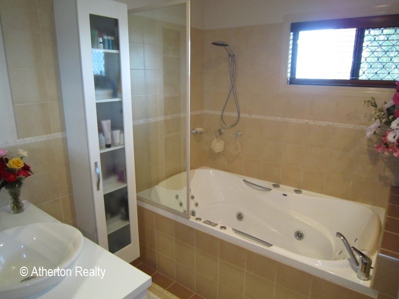 6 Centenary Drive, Atherton QLD 4883