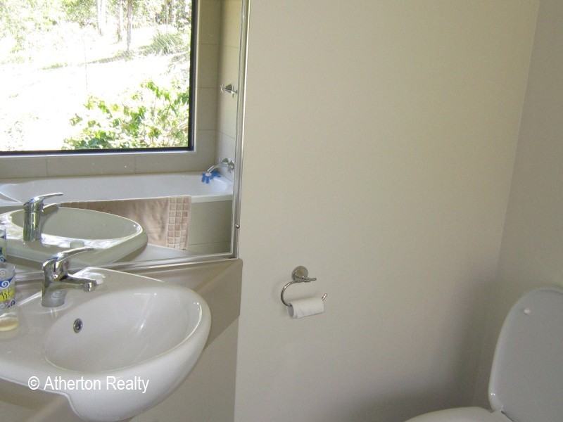 3 Bellevue Ct, Tinaroo QLD 4872
