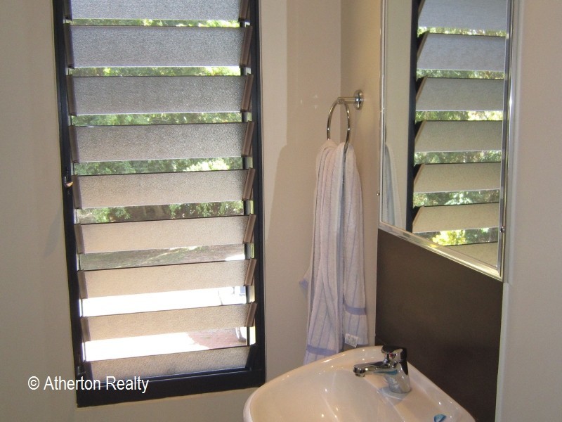 3 Bellevue Ct, Tinaroo QLD 4872