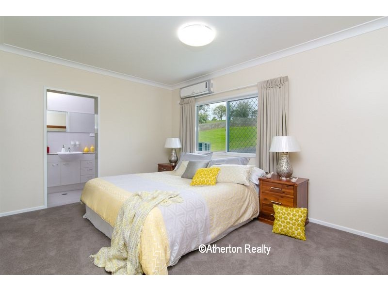 11 Bruce Rd, Yungaburra QLD 4884