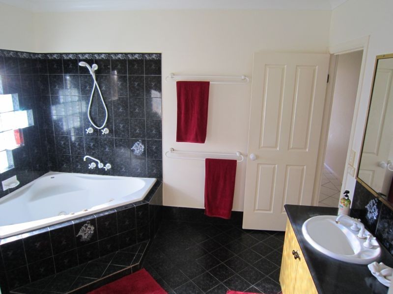 12 Facet Dr, Mareeba QLD 4880