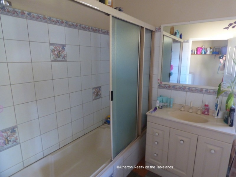 17 Marion St, Tolga QLD 4882