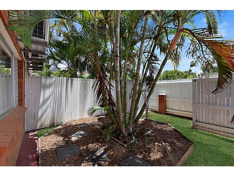 2/27 Philp Street, Hermit Park QLD 4812