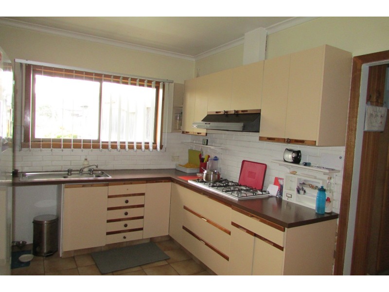 18 Latham Crescent, Dandenong North VIC 3175