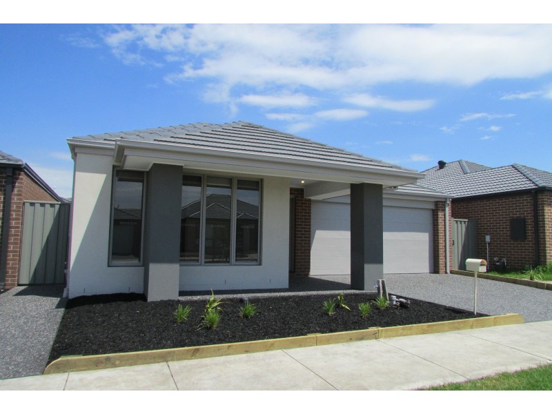 30 Yellow Robin Circuit, Cranbourne East VIC 3977