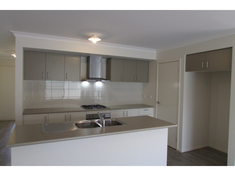 30 Yellow Robin Circuit, Cranbourne East VIC 3977