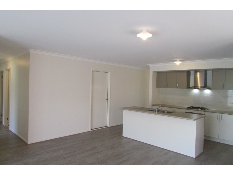 30 Yellow Robin Circuit, Cranbourne East VIC 3977