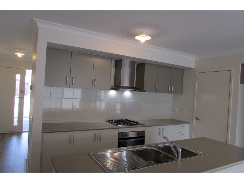 30 Yellow Robin Circuit, Cranbourne East VIC 3977