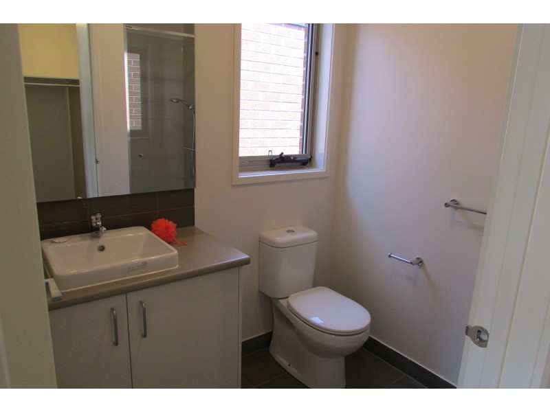 30 Yellow Robin Circuit, Cranbourne East VIC 3977