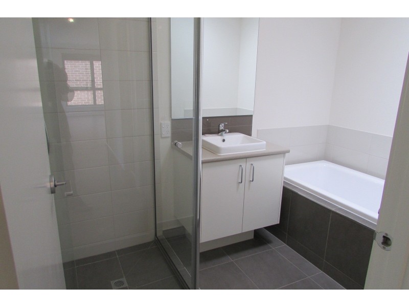 30 Yellow Robin Circuit, Cranbourne East VIC 3977