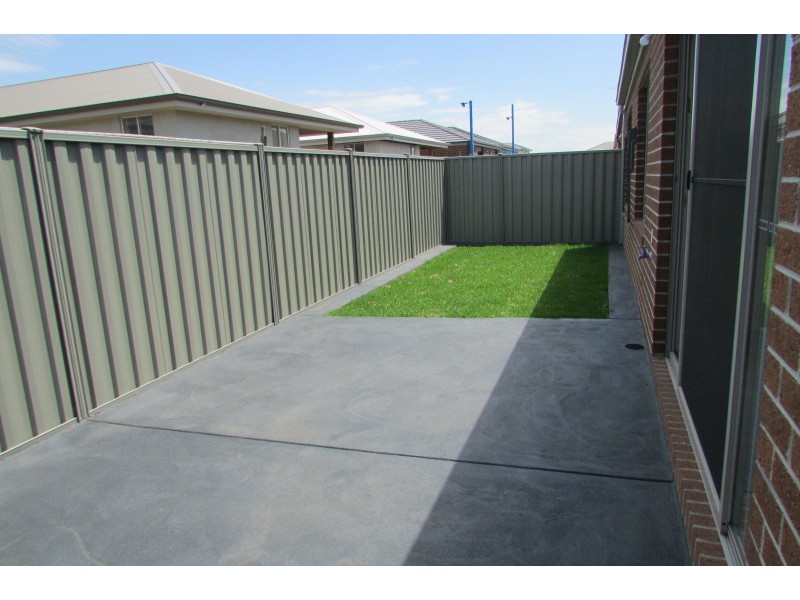 30 Yellow Robin Circuit, Cranbourne East VIC 3977