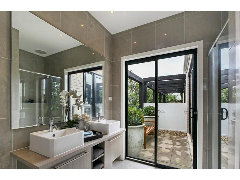 52 Flowerbloom Crescent, Clyde North VIC 3978