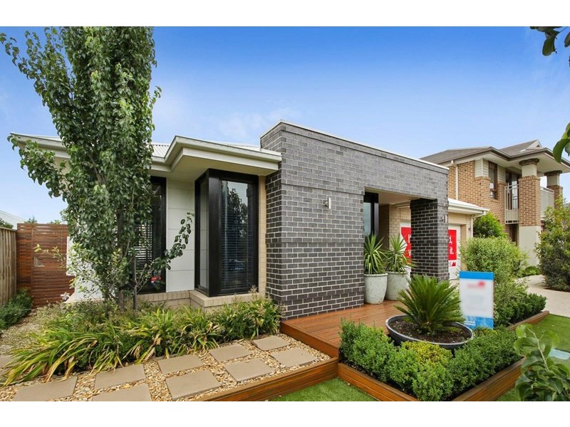 52 Flowerbloom Crescent, Clyde North VIC 3978