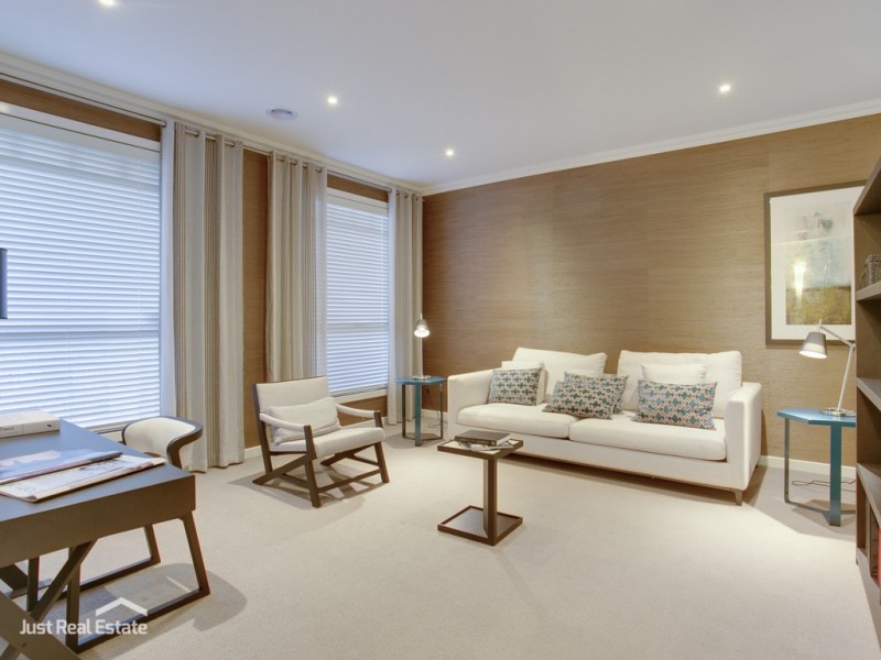 50 Flowerbloom Crescent, Clyde North VIC 3978