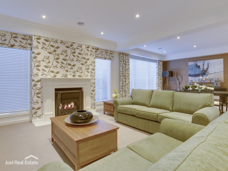 50 Flowerbloom Crescent, Clyde North VIC 3978