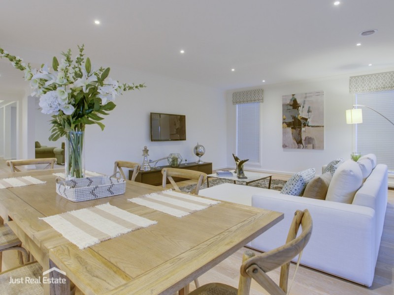 50 Flowerbloom Crescent, Clyde North VIC 3978