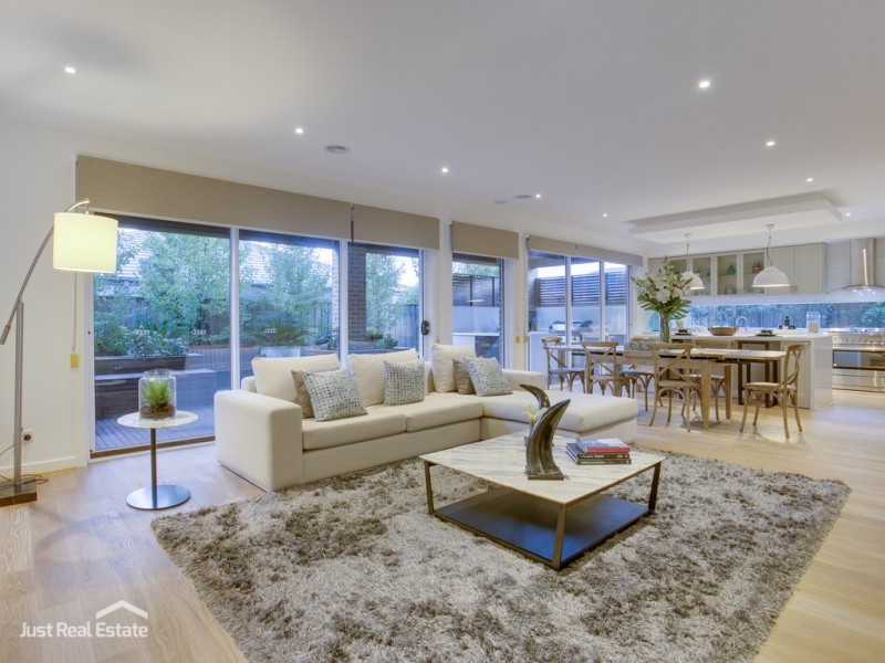 50 Flowerbloom Crescent, Clyde North VIC 3978