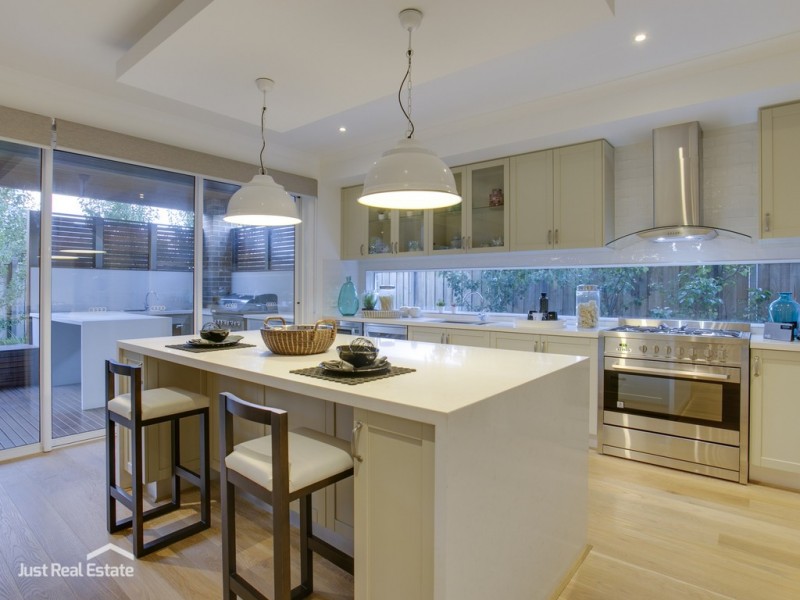 50 Flowerbloom Crescent, Clyde North VIC 3978