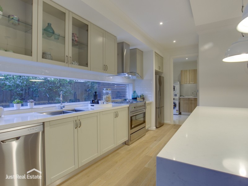 50 Flowerbloom Crescent, Clyde North VIC 3978