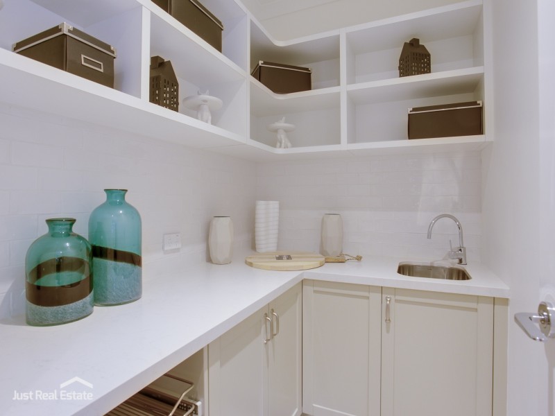 50 Flowerbloom Crescent, Clyde North VIC 3978