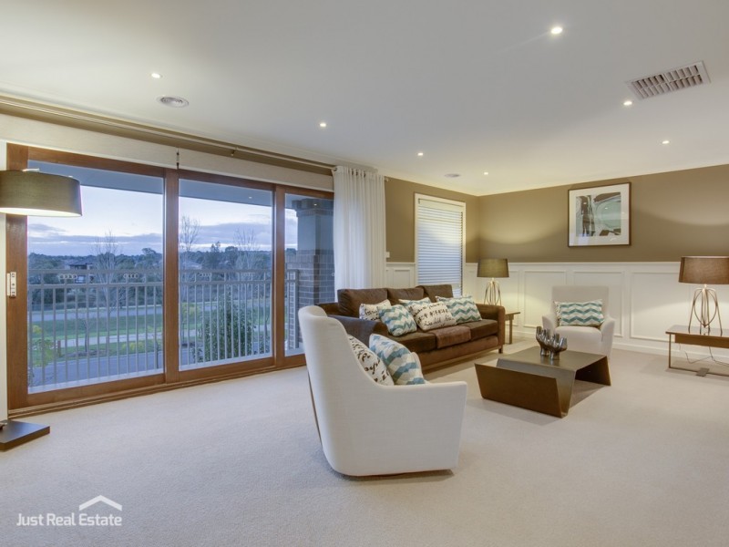 50 Flowerbloom Crescent, Clyde North VIC 3978