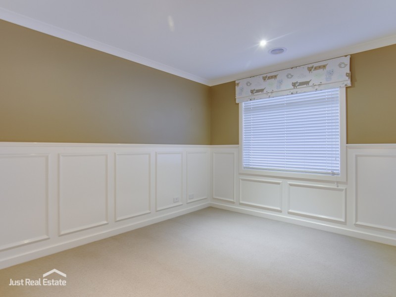 50 Flowerbloom Crescent, Clyde North VIC 3978