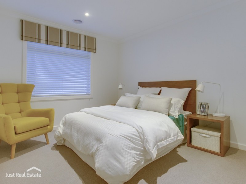 50 Flowerbloom Crescent, Clyde North VIC 3978