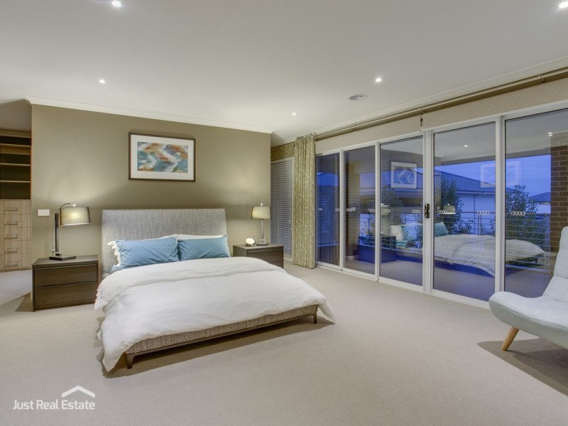 50 Flowerbloom Crescent, Clyde North VIC 3978